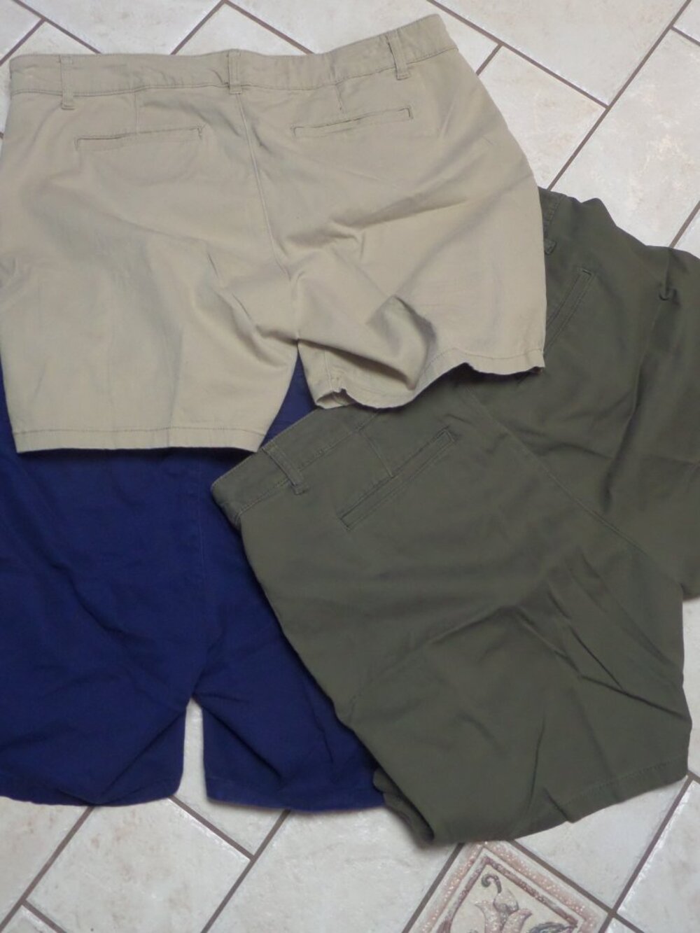 Three Pair of Womans  St Johns Bay Shorts  Size 18W - Picture 8 of 8